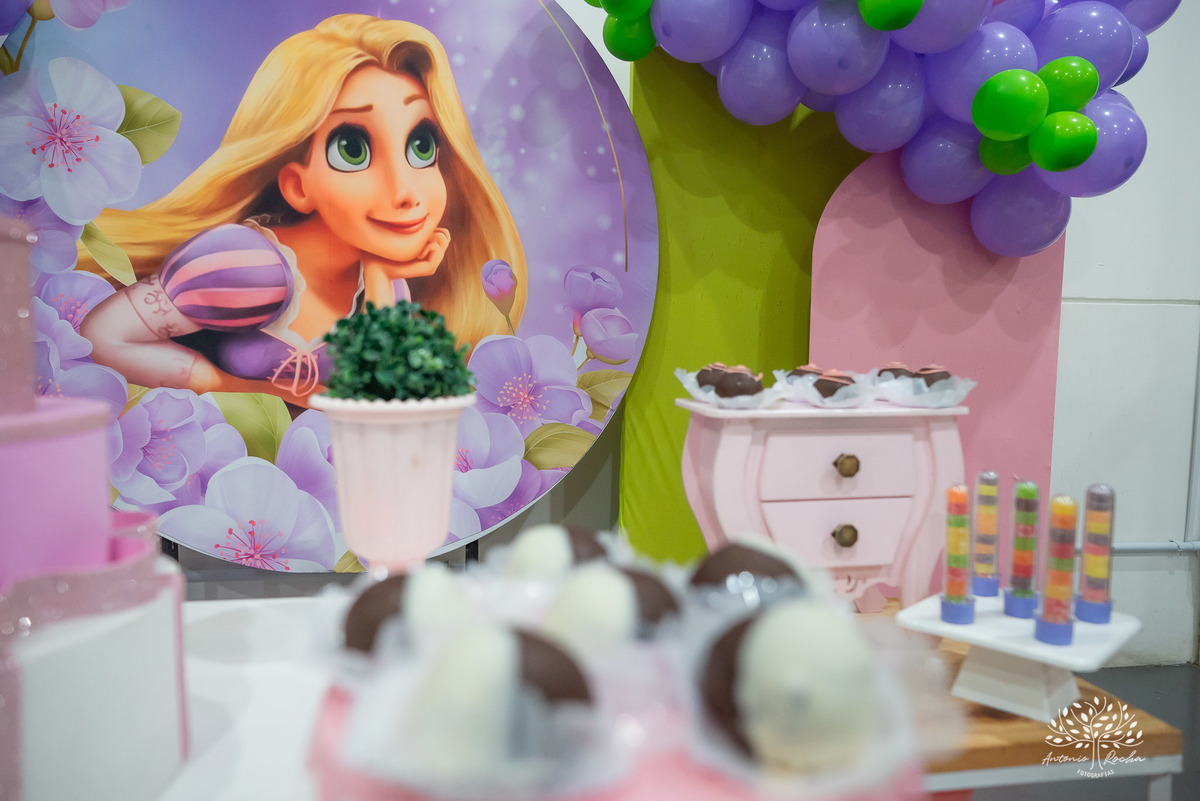 
Festa de aniversário-Esther-Enrolados-princesa-aniversário infantil-fotografia de festa-mesa do bolo-playground-brincadeiras infantis-cabra-cega-espontaneidade-fotografia profissional- Loly Pop-Pelotas-Antonio Rocha Fotografias