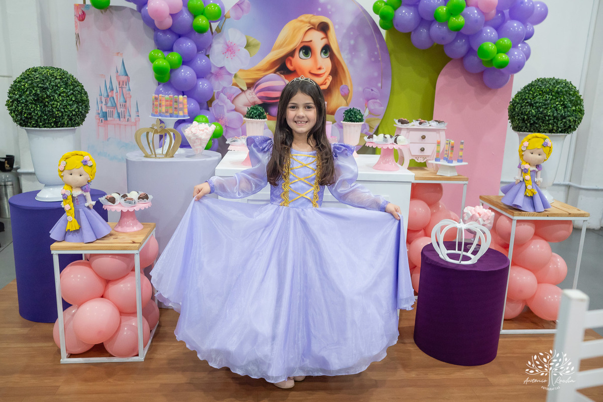 Festa de aniversário-Esther-Enrolados-princesa-aniversário infantil-fotografia de festa-mesa do bolo-playground-brincadeiras infantis-cabra-cega-espontaneidade-fotografia profissional- Loly Pop-Pelotas-Antonio Rocha Fotografias