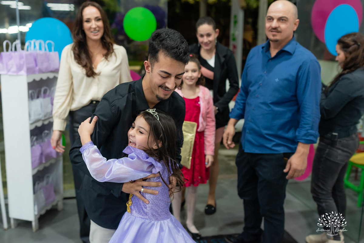 Festa de aniversário-Esther-Enrolados-princesa-aniversário infantil-fotografia de festa-mesa do bolo-playground-brincadeiras infantis-cabra-cega-espontaneidade-fotografia profissional- Loly Pop-Pelotas-Antonio Rocha Fotografias