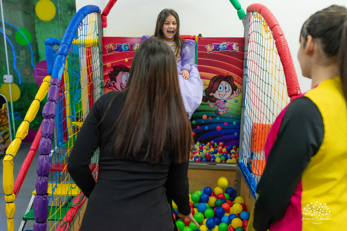 Festa de aniversário-Esther-Enrolados-princesa-aniversário infantil-fotografia de festa-mesa do bolo-playground-brincadeiras infantis-cabra-cega-espontaneidade-fotografia profissional- Loly Pop-Pelotas-Antonio Rocha Fotografias