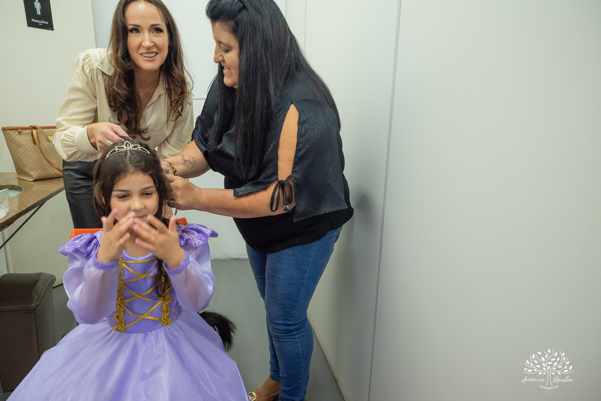 Festa de aniversário-Esther-Enrolados-princesa-aniversário infantil-fotografia de festa-mesa do bolo-playground-brincadeiras infantis-cabra-cega-espontaneidade-fotografia profissional- Loly Pop-Pelotas-Antonio Rocha Fotografias