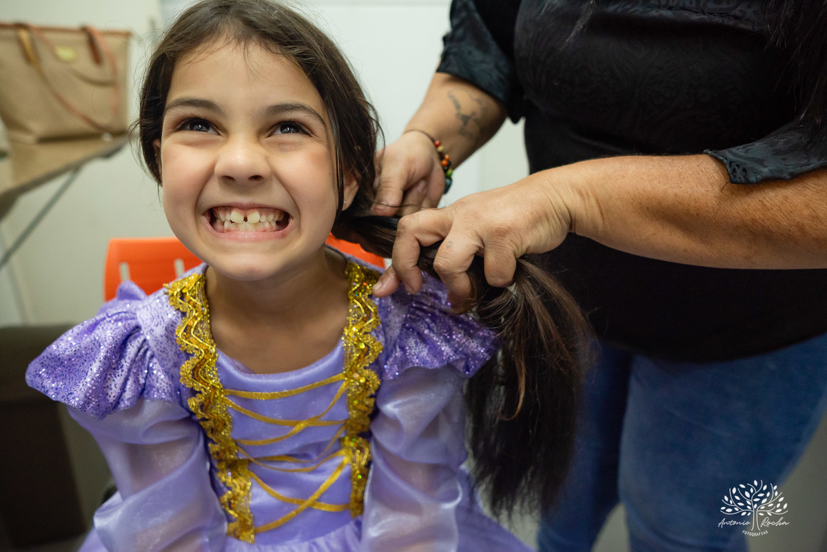 Festa de aniversário-Esther-Enrolados-princesa-aniversário infantil-fotografia de festa-mesa do bolo-playground-brincadeiras infantis-cabra-cega-espontaneidade-fotografia profissional- Loly Pop-Pelotas-Antonio Rocha Fotografias