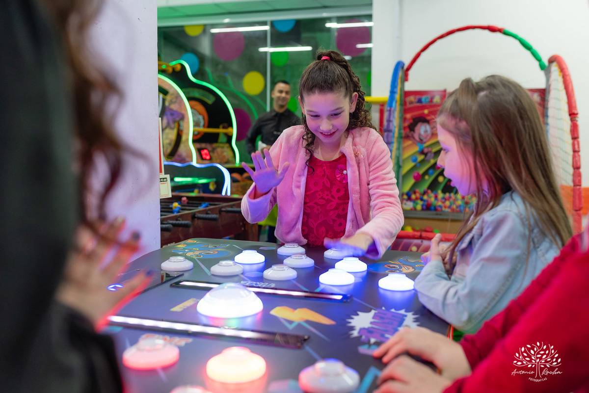 Festa de aniversário-Esther-Enrolados-princesa-aniversário infantil-fotografia de festa-mesa do bolo-playground-brincadeiras infantis-cabra-cega-espontaneidade-fotografia profissional- Loly Pop-Pelotas-Antonio Rocha Fotografias