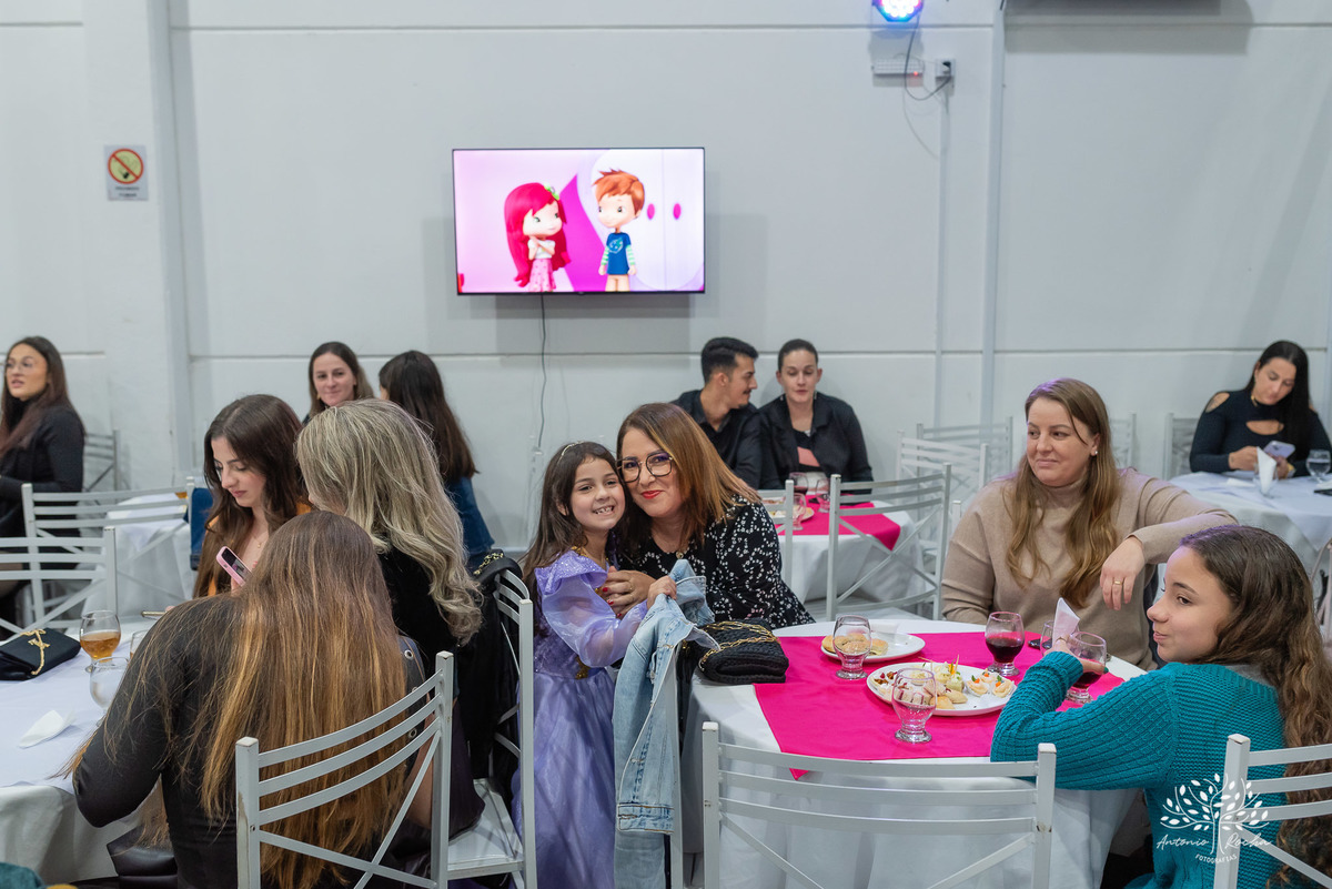 Festa de aniversário-Esther-Enrolados-princesa-aniversário infantil-fotografia de festa-mesa do bolo-playground-brincadeiras infantis-cabra-cega-espontaneidade-fotografia profissional- Loly Pop-Pelotas-Antonio Rocha Fotografias