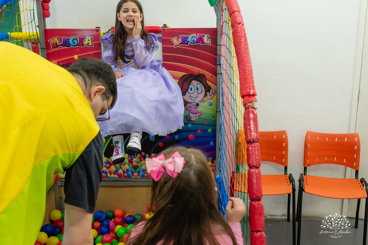 Festa de aniversário-Esther-Enrolados-princesa-aniversário infantil-fotografia de festa-mesa do bolo-playground-brincadeiras infantis-cabra-cega-espontaneidade-fotografia profissional- Loly Pop-Pelotas-Antonio Rocha Fotografias