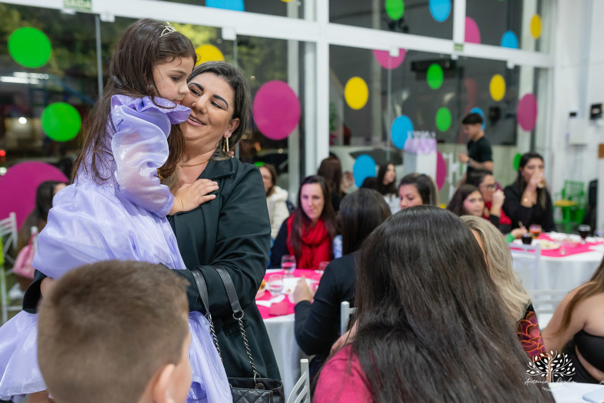 Festa de aniversário-Esther-Enrolados-princesa-aniversário infantil-fotografia de festa-mesa do bolo-playground-brincadeiras infantis-cabra-cega-espontaneidade-fotografia profissional- Loly Pop-Pelotas-Antonio Rocha Fotografias