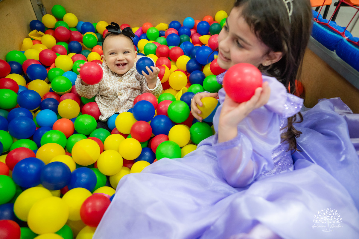 Festa de aniversário-Esther-Enrolados-princesa-aniversário infantil-fotografia de festa-mesa do bolo-playground-brincadeiras infantis-cabra-cega-espontaneidade-fotografia profissional- Loly Pop-Pelotas-Antonio Rocha Fotografias