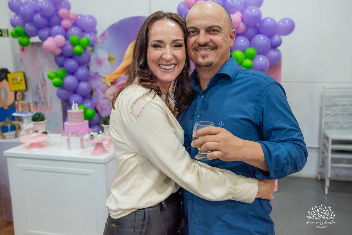 Festa de aniversário-Esther-Enrolados-princesa-aniversário infantil-fotografia de festa-mesa do bolo-playground-brincadeiras infantis-cabra-cega-espontaneidade-fotografia profissional- Loly Pop-Pelotas-Antonio Rocha Fotografias