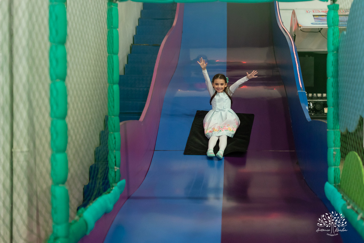 aniversário - festa infantil - brincadeiras - palhaça Tilika - diversão - pular corda - pinturas faciais - dança das cadeiras-mesa do bolo-playground- parabéns-primos-celebração-fotos especiais-Pelotas-Antonio Rocha Fotografias-Cliff Kids