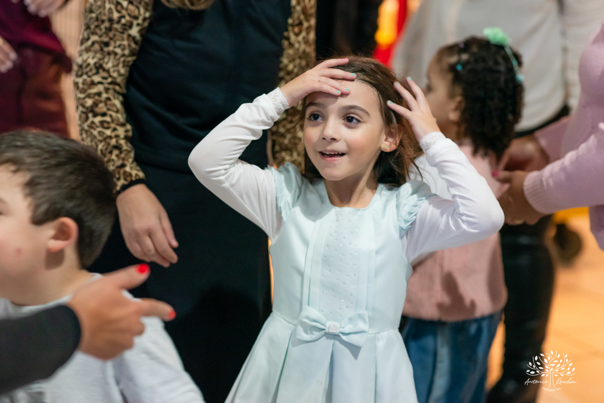 aniversário - festa infantil - brincadeiras - palhaça Tilika - diversão - pular corda - pinturas faciais - dança das cadeiras-mesa do bolo-playground- parabéns-primos-celebração-fotos especiais-Pelotas-Antonio Rocha Fotografias-Cliff Kids