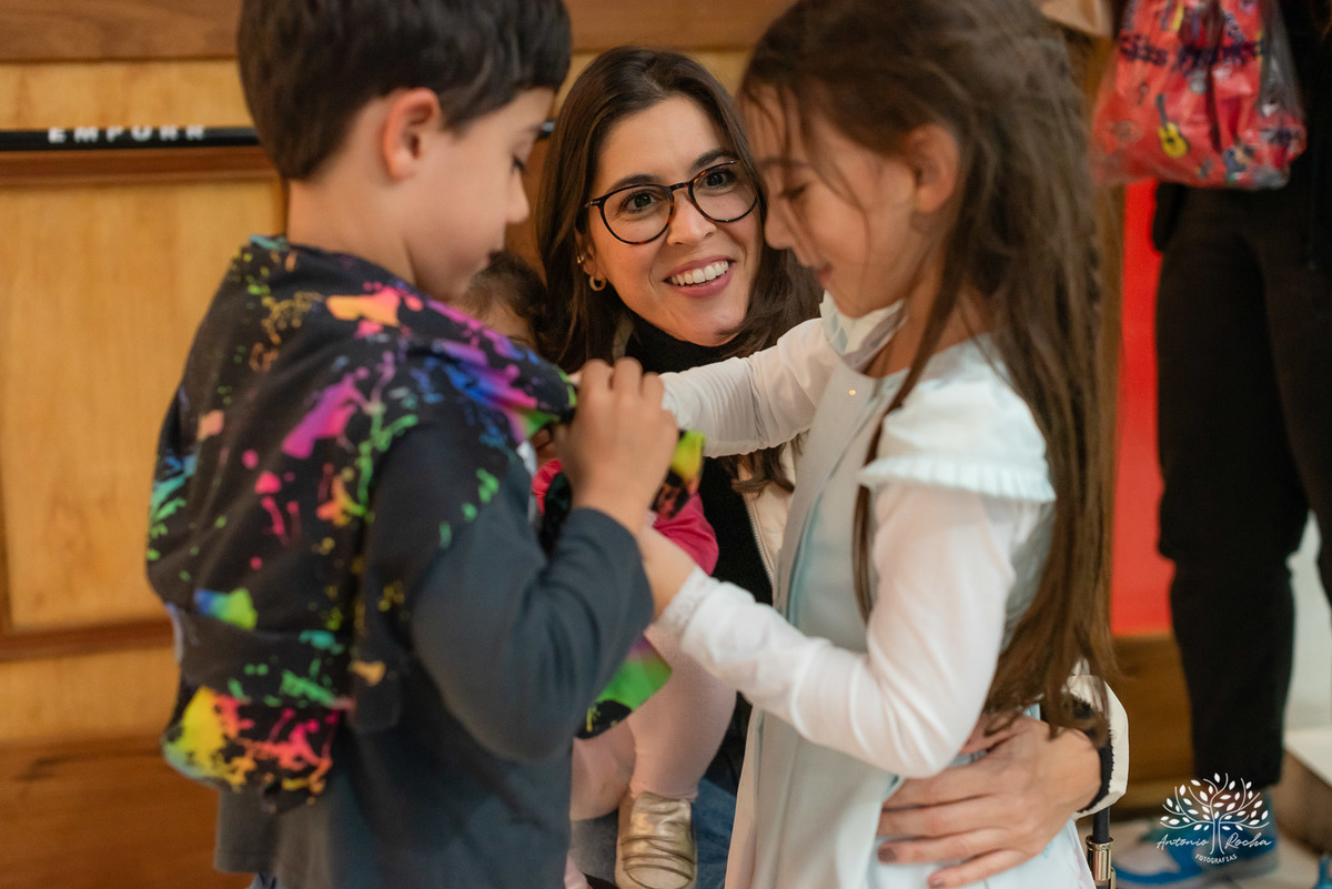 aniversário - festa infantil - brincadeiras - palhaça Tilika - diversão - pular corda - pinturas faciais - dança das cadeiras-mesa do bolo-playground- parabéns-primos-celebração-fotos especiais-Pelotas-Antonio Rocha Fotografias-Cliff Kids