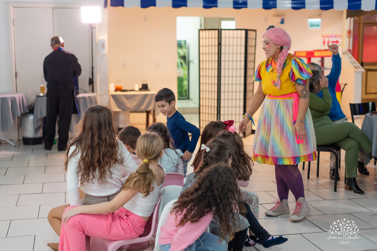 aniversário - festa infantil - brincadeiras - palhaça Tilika - diversão - pular corda - pinturas faciais - dança das cadeiras-mesa do bolo-playground- parabéns-primos-celebração-fotos especiais-Pelotas-Antonio Rocha Fotografias-Cliff Kids