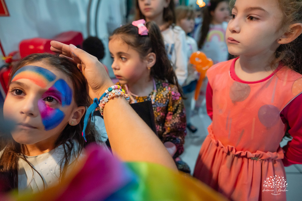 aniversário - festa infantil - brincadeiras - palhaça Tilika - diversão - pular corda - pinturas faciais - dança das cadeiras-mesa do bolo-playground- parabéns-primos-celebração-fotos especiais-Pelotas-Antonio Rocha Fotografias-Cliff Kids