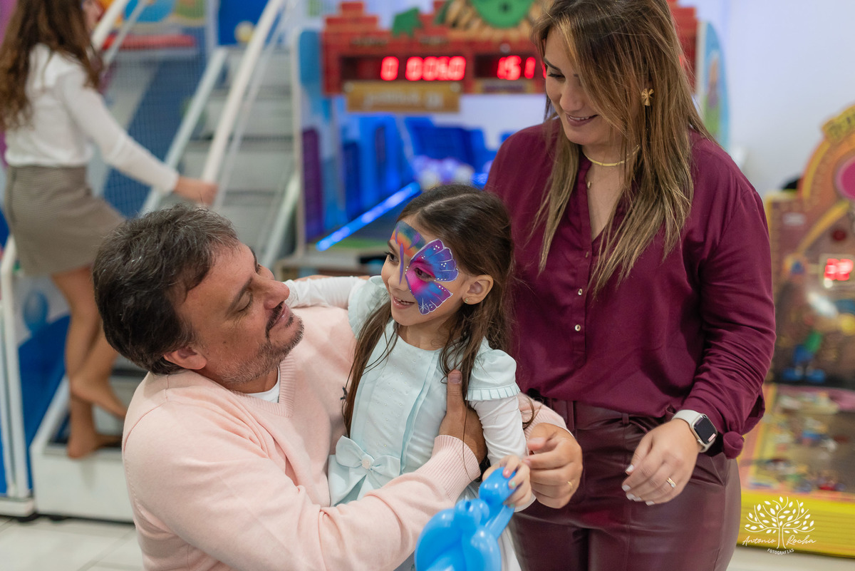 aniversário - festa infantil - brincadeiras - palhaça Tilika - diversão - pular corda - pinturas faciais - dança das cadeiras-mesa do bolo-playground- parabéns-primos-celebração-fotos especiais-Pelotas-Antonio Rocha Fotografias-Cliff Kids