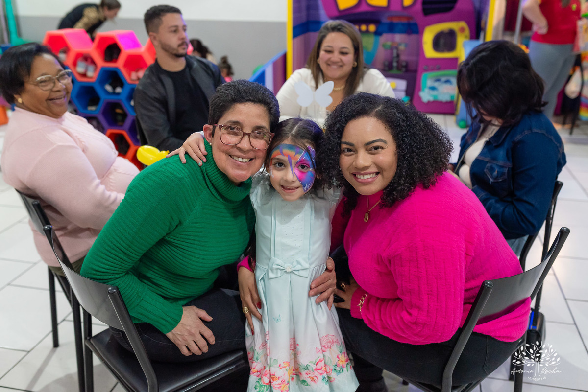 aniversário - festa infantil - brincadeiras - palhaça Tilika - diversão - pular corda - pinturas faciais - dança das cadeiras-mesa do bolo-playground- parabéns-primos-celebração-fotos especiais-Pelotas-Antonio Rocha Fotografias-Cliff Kids