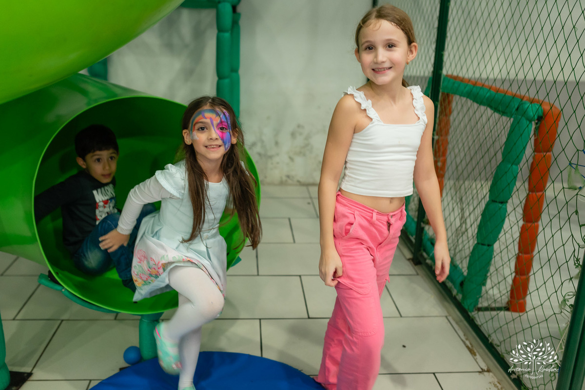 aniversário - festa infantil - brincadeiras - palhaça Tilika - diversão - pular corda - pinturas faciais - dança das cadeiras-mesa do bolo-playground- parabéns-primos-celebração-fotos especiais-Pelotas-Antonio Rocha Fotografias-Cliff Kids