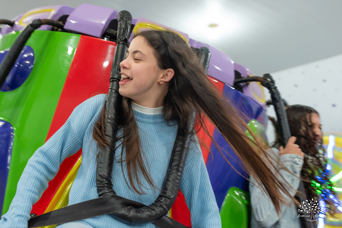 Festa-primeiro aninho-Bernardo-irmão mais novo-Pedro-Arthur-soneca-brincadeiras-sorriso-convidado- alegria-playground-diversão- parabéns-confetes-volta ao Sol-troca de fralda-família-fotógrafo-cliques-Antonio Rocha Fotografias-Pelotas
