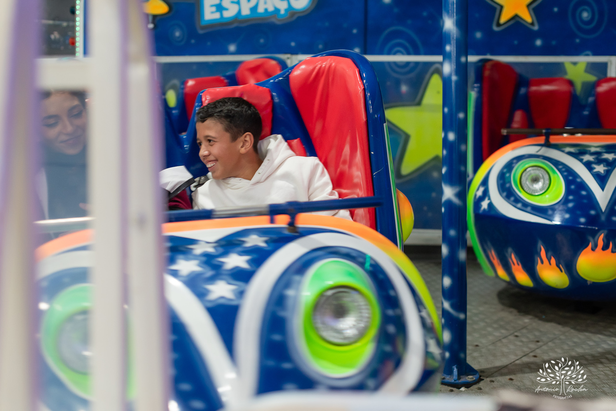 Festa-primeiro aninho-Bernardo-irmão mais novo-Pedro-Arthur-soneca-brincadeiras-sorriso-convidado- alegria-playground-diversão- parabéns-confetes-volta ao Sol-troca de fralda-família-fotógrafo-cliques-Antonio Rocha Fotografias-Pelotas