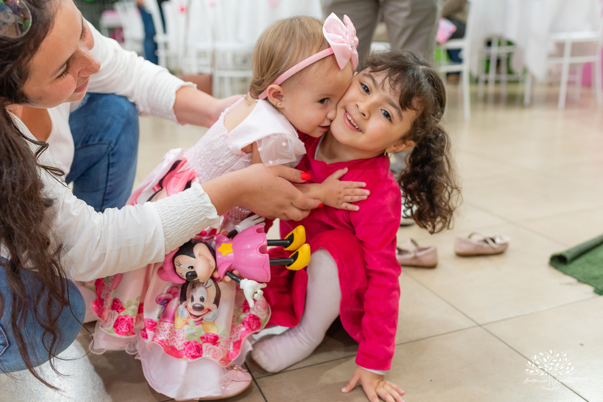primeiro aninho-Emanuelly-caçula-Benjamin-Lucas-Franciele- sorriso lindo-decoração Minnie Mouse-roda gigante kids -parabéns-alegria- Antonio Rocha Fotografias-Pelotas-Loly Pop-Pelotas
