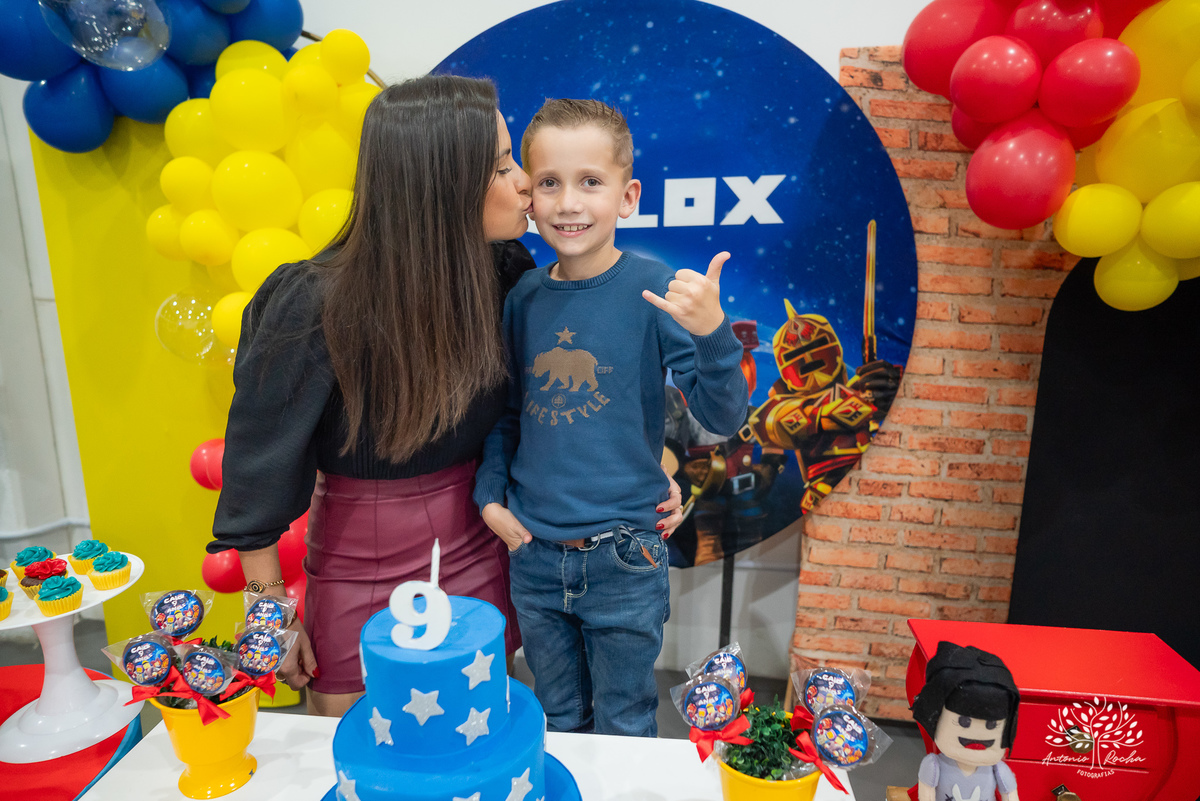 festa de aniversário - Caio 9 anos - fotógrafo de festas infantis - fotografia de aniversários - fotografia espontânea - família e amigos - crianças brincando - caras e bocas - riso fácil - Antonio Rocha Fotografias - fotos de família - Pelotas