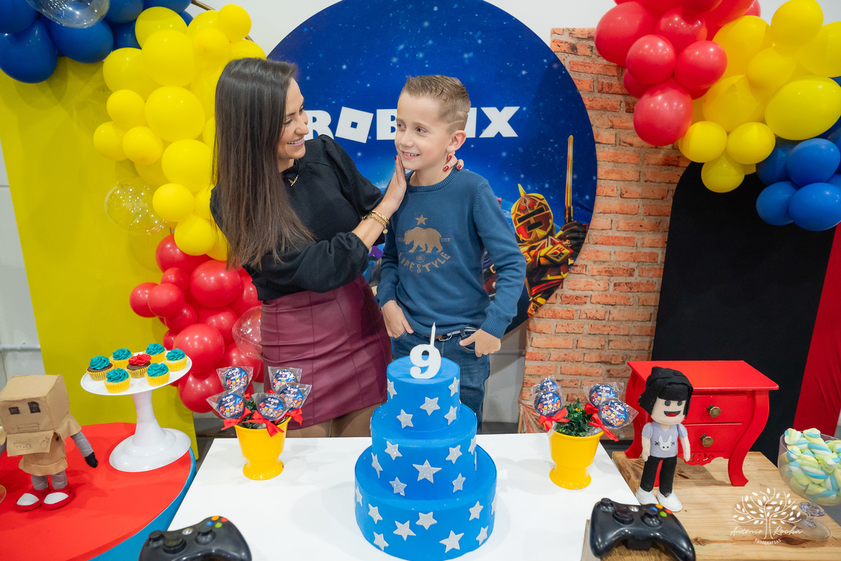 festa de aniversário - Caio 9 anos - fotógrafo de festas infantis - fotografia de aniversários - fotografia espontânea - família e amigos - crianças brincando - caras e bocas - riso fácil - Antonio Rocha Fotografias - fotos de família - Pelotas