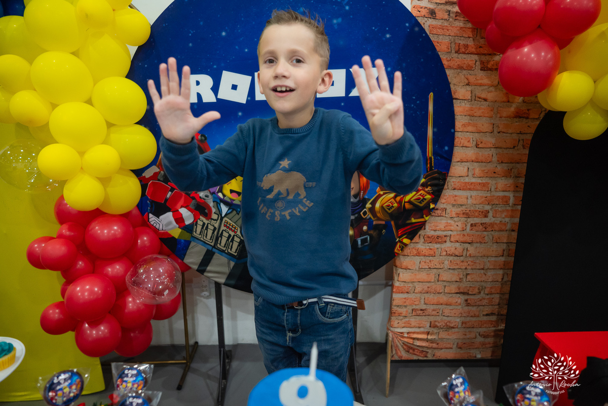 festa de aniversário - Caio 9 anos - fotógrafo de festas infantis - fotografia de aniversários - fotografia espontânea - família e amigos - crianças brincando - caras e bocas - riso fácil - Antonio Rocha Fotografias - fotos de família - Pelotas