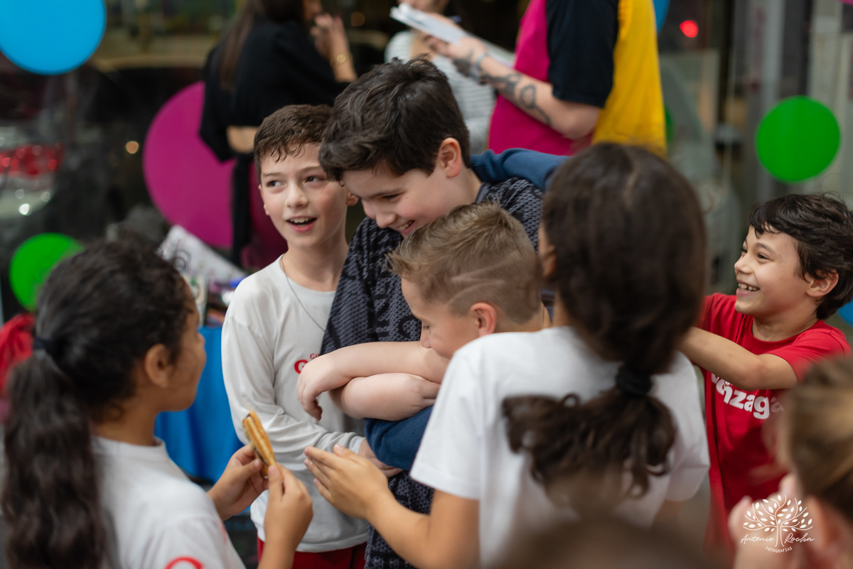 festa de aniversário - Caio 9 anos - fotógrafo de festas infantis - fotografia de aniversários - fotografia espontânea - família e amigos - crianças brincando - caras e bocas - riso fácil - Antonio Rocha Fotografias - fotos de família - Pelotas