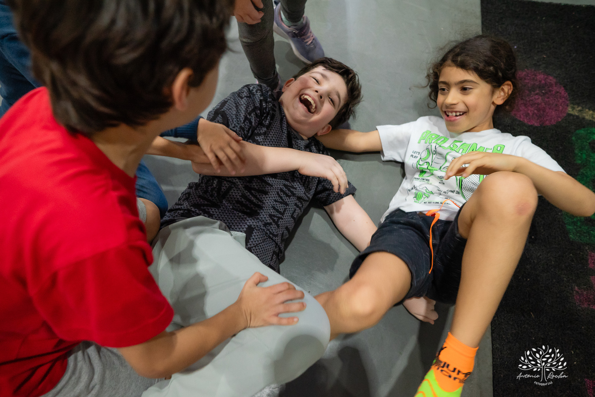 festa de aniversário - Caio 9 anos - fotógrafo de festas infantis - fotografia de aniversários - fotografia espontânea - família e amigos - crianças brincando - caras e bocas - riso fácil - Antonio Rocha Fotografias - fotos de família - Pelotas