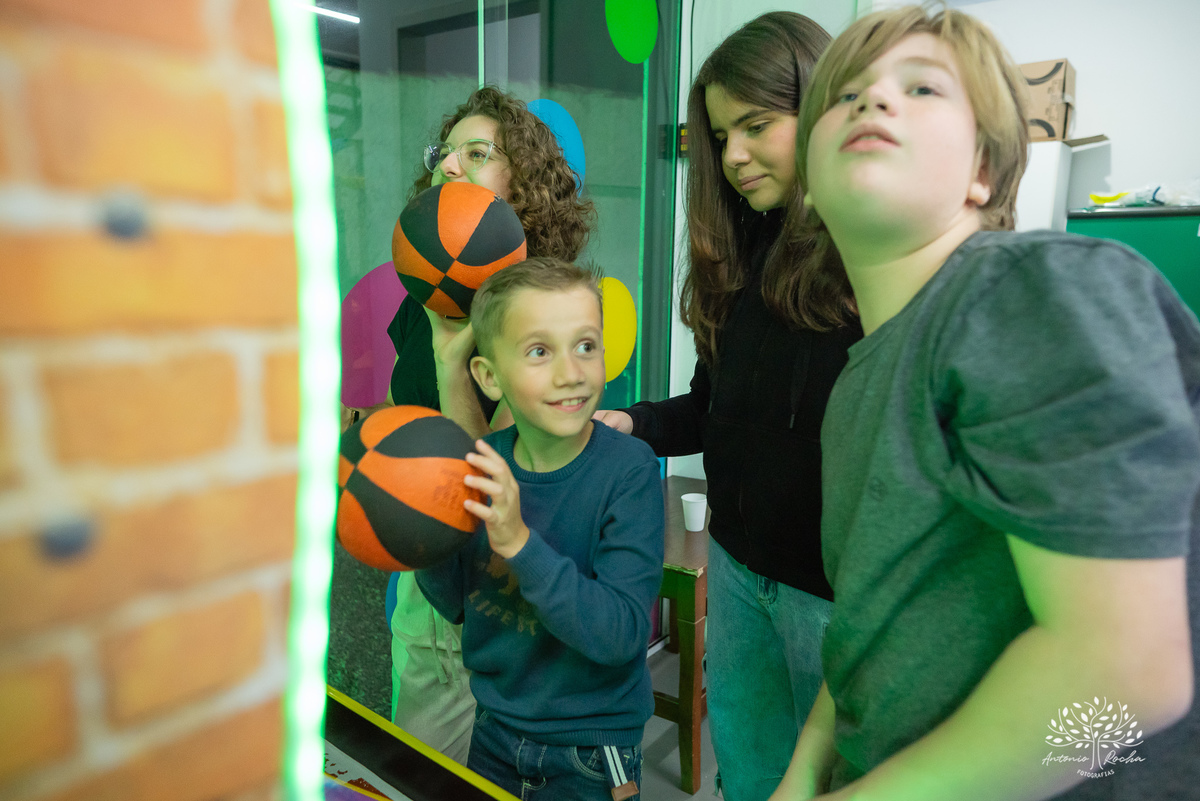 festa de aniversário - Caio 9 anos - fotógrafo de festas infantis - fotografia de aniversários - fotografia espontânea - família e amigos - crianças brincando - caras e bocas - riso fácil - Antonio Rocha Fotografias - fotos de família - Pelotas