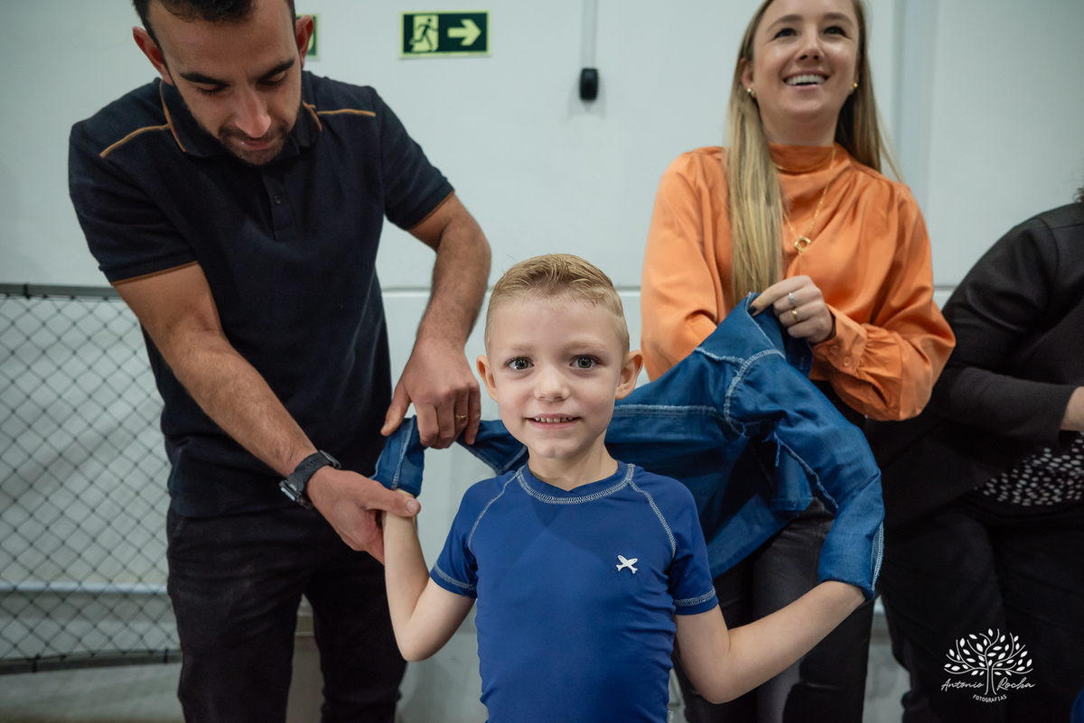 festa de aniversário - Caio 9 anos - fotógrafo de festas infantis - fotografia de aniversários - fotografia espontânea - família e amigos - crianças brincando - caras e bocas - riso fácil - Antonio Rocha Fotografias - fotos de família - Pelotas