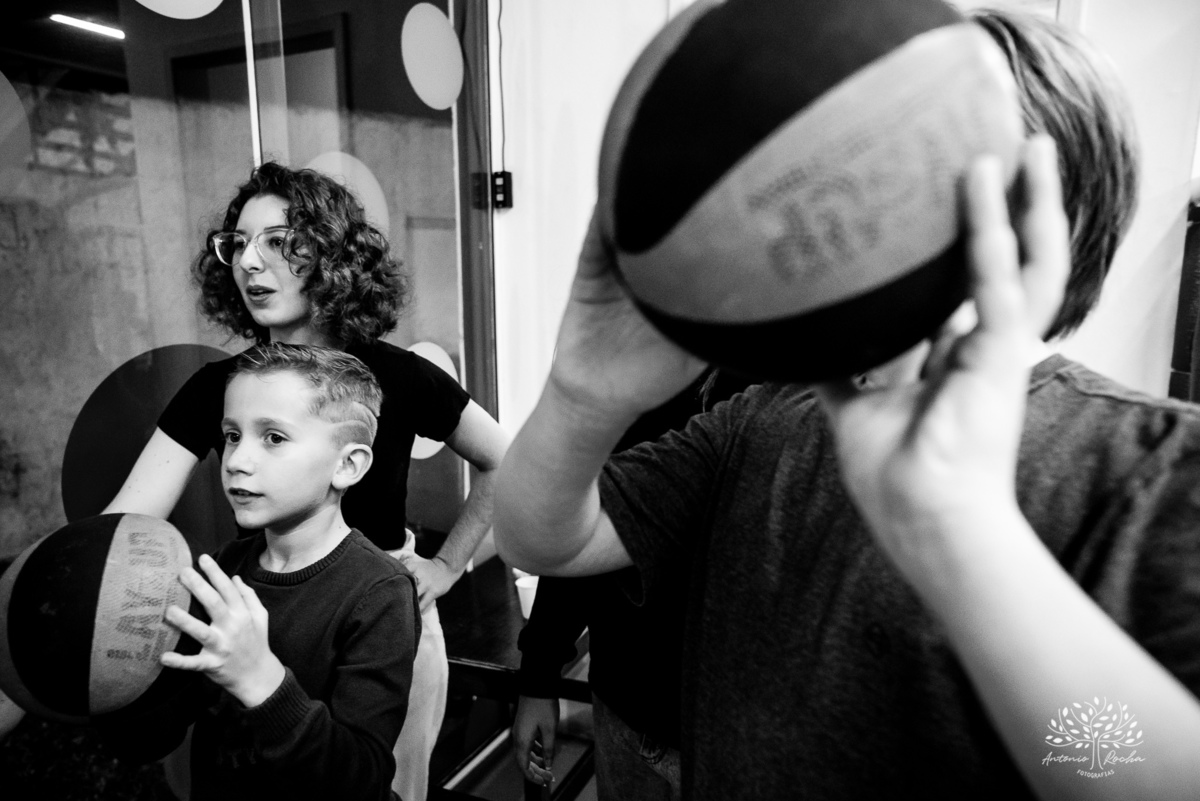 festa de aniversário - Caio 9 anos - fotógrafo de festas infantis - fotografia de aniversários - fotografia espontânea - família e amigos - crianças brincando - caras e bocas - riso fácil - Antonio Rocha Fotografias - fotos de família - Pelotas