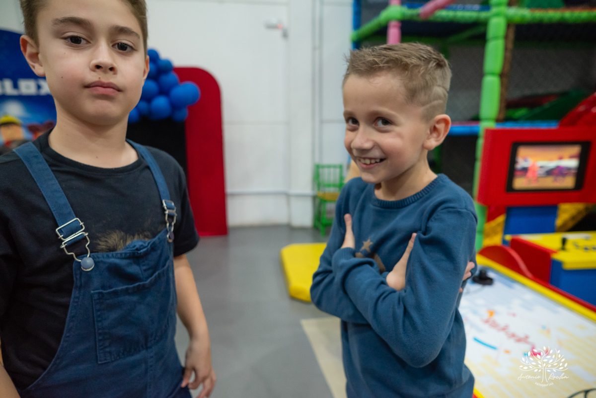 festa de aniversário - Caio 9 anos - fotógrafo de festas infantis - fotografia de aniversários - fotografia espontânea - família e amigos - crianças brincando - caras e bocas - riso fácil - Antonio Rocha Fotografias - fotos de família - Pelotas