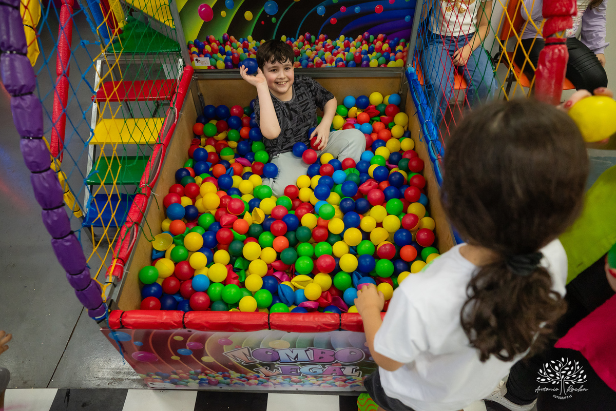 festa de aniversário - Caio 9 anos - fotógrafo de festas infantis - fotografia de aniversários - fotografia espontânea - família e amigos - crianças brincando - caras e bocas - riso fácil - Antonio Rocha Fotografias - fotos de família - Pelotas