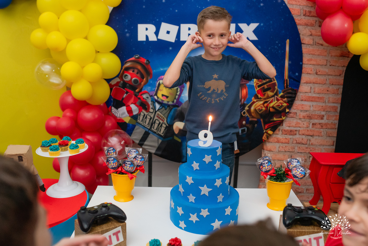 festa de aniversário - Caio 9 anos - fotógrafo de festas infantis - fotografia de aniversários - fotografia espontânea - família e amigos - crianças brincando - caras e bocas - riso fácil - Antonio Rocha Fotografias - fotos de família - Pelotas