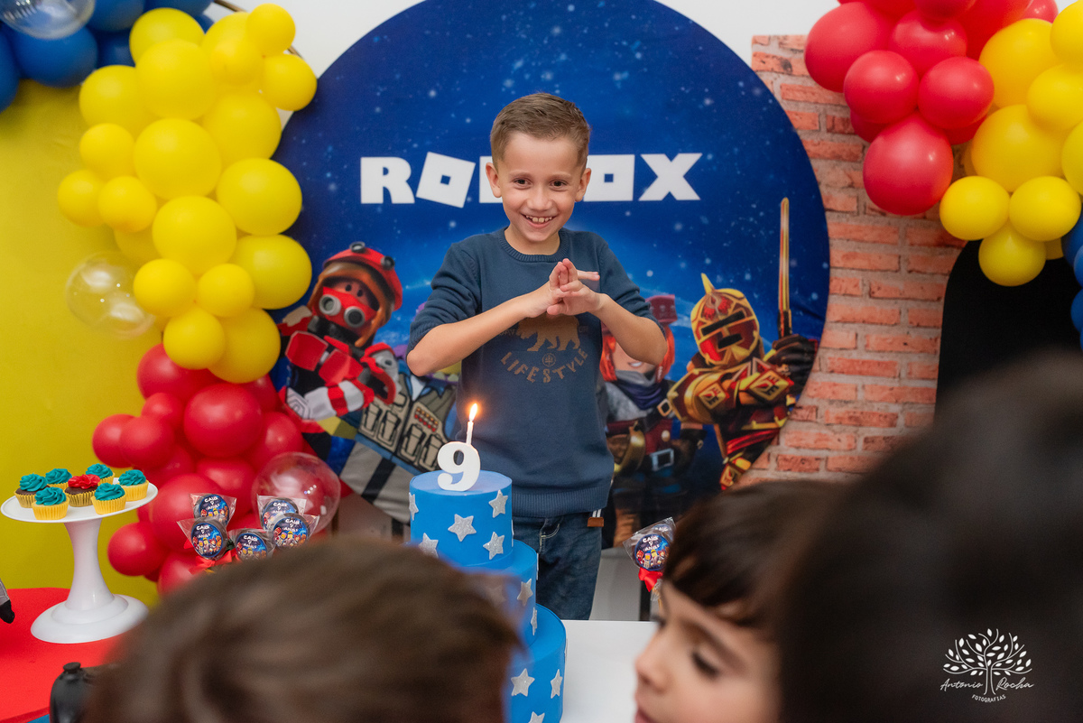 festa de aniversário - Caio 9 anos - fotógrafo de festas infantis - fotografia de aniversários - fotografia espontânea - família e amigos - crianças brincando - caras e bocas - riso fácil - Antonio Rocha Fotografias - fotos de família - Pelotas