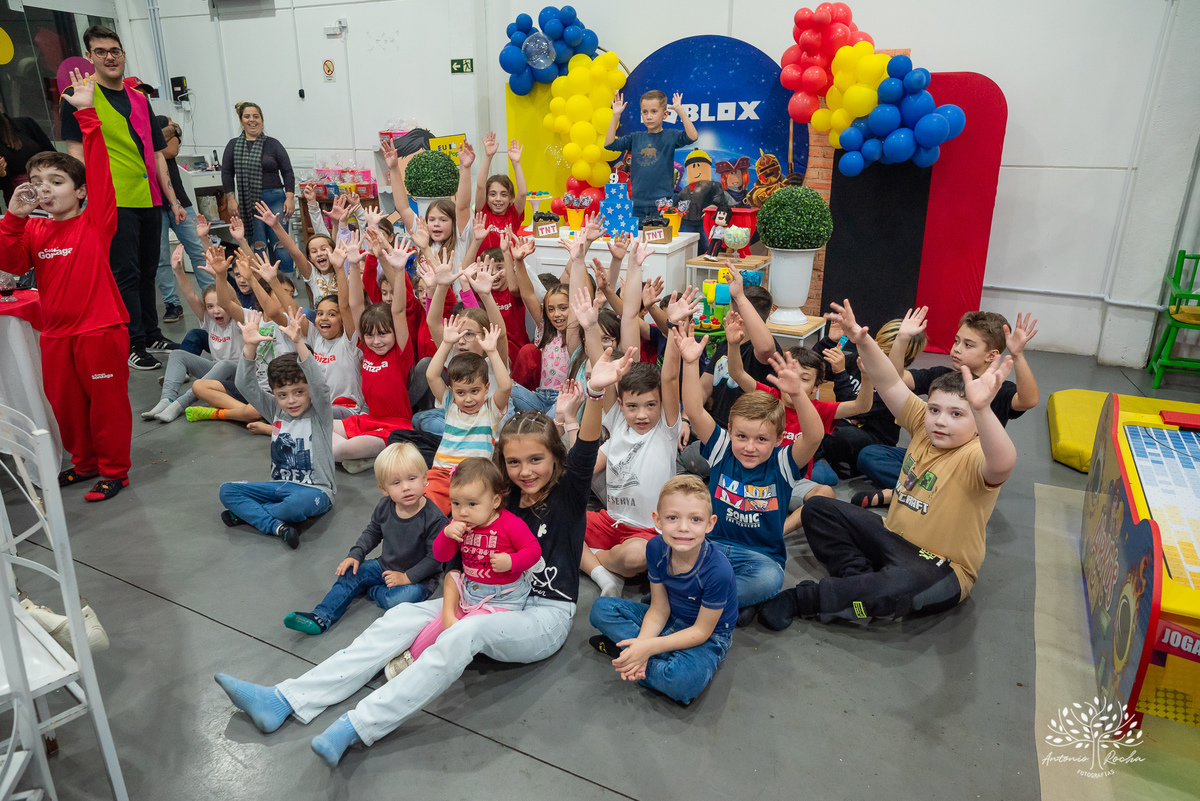 festa de aniversário - Caio 9 anos - fotógrafo de festas infantis - fotografia de aniversários - fotografia espontânea - família e amigos - crianças brincando - caras e bocas - riso fácil - Antonio Rocha Fotografias - fotos de família - Pelotas