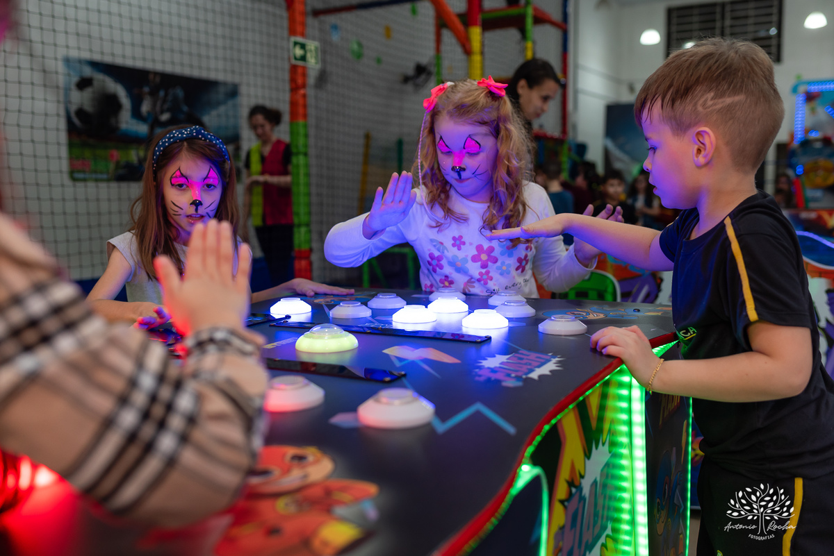festa-de-aniversário - Super-Mário-Bross -cama elástica - Hoverboard - diversão - alegria - celebração - amigos - família - gratidão - confiança - fotografia - decoração-temática – Loly Pop - Antonio-Rocha-Fotografias-Pelotas