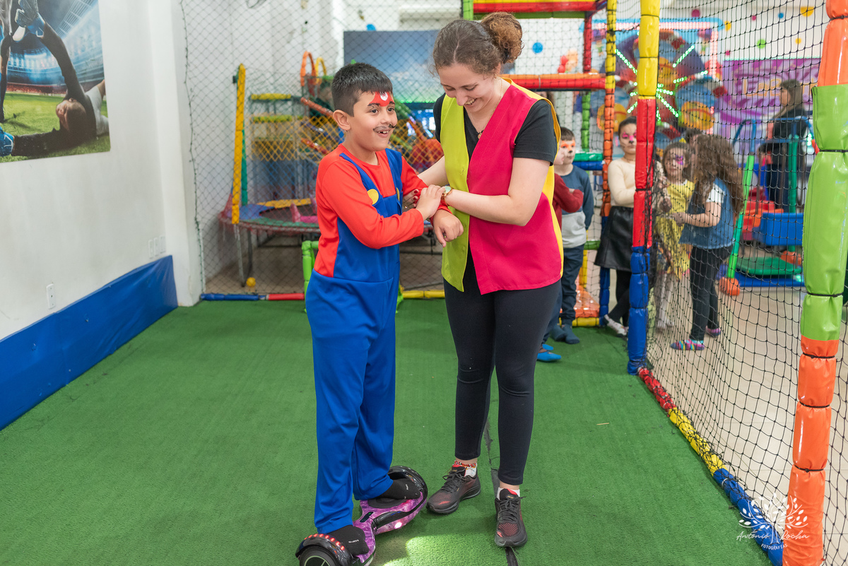 festa-de-aniversário - Super-Mário-Bross -cama elástica - Hoverboard - diversão - alegria - celebração - amigos - família - gratidão - confiança - fotografia - decoração-temática – Loly Pop - Antonio-Rocha-Fotografias-Pelotas