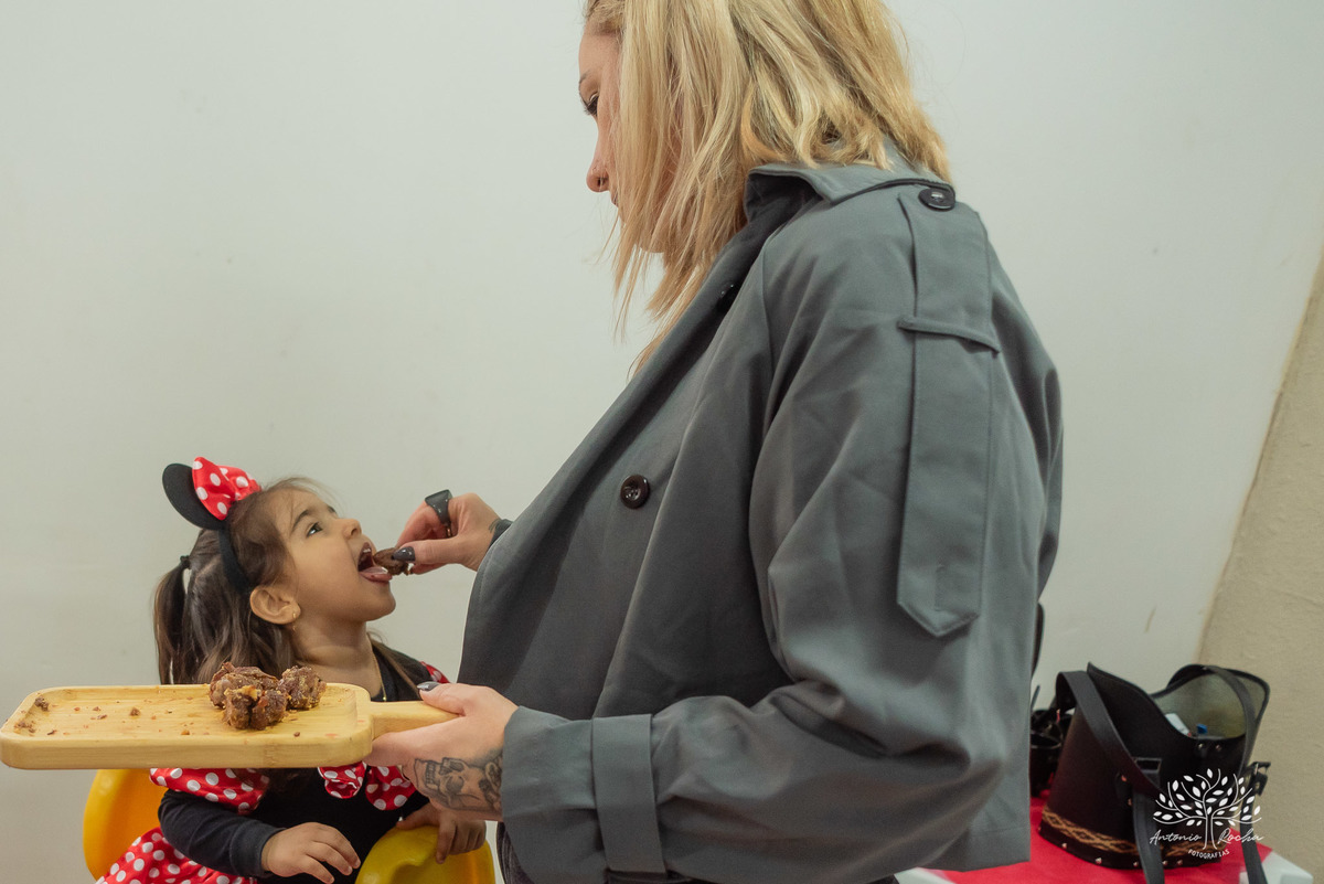 Fotografia infantil - 3 anos - Minnie - Ensaios fotográficos - Primeira infância - Churrasco de aniversário - Comemoração intimista - Fotógrafo profissional - Festas de aniversário - Fotografia de família - Antonio Rocha Fotografias - Pelotas