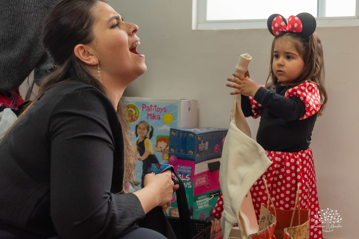 Fotografia infantil - 3 anos - Minnie - Ensaios fotográficos - Primeira infância - Churrasco de aniversário - Comemoração intimista - Fotógrafo profissional - Festas de aniversário - Fotografia de família - Antonio Rocha Fotografias - Pelotas