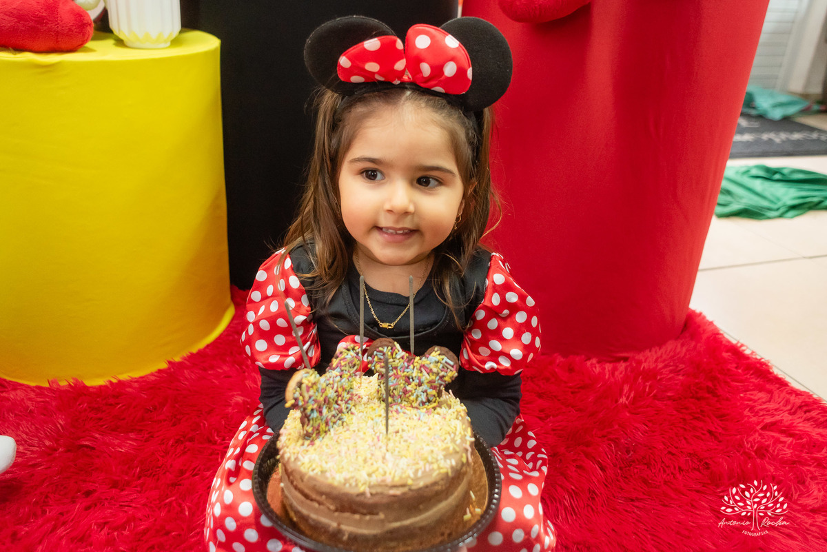 Fotografia infantil - 3 anos - Minnie - Ensaios fotográficos - Primeira infância - Churrasco de aniversário - Comemoração intimista - Fotógrafo profissional - Festas de aniversário - Fotografia de família - Antonio Rocha Fotografias - Pelotas