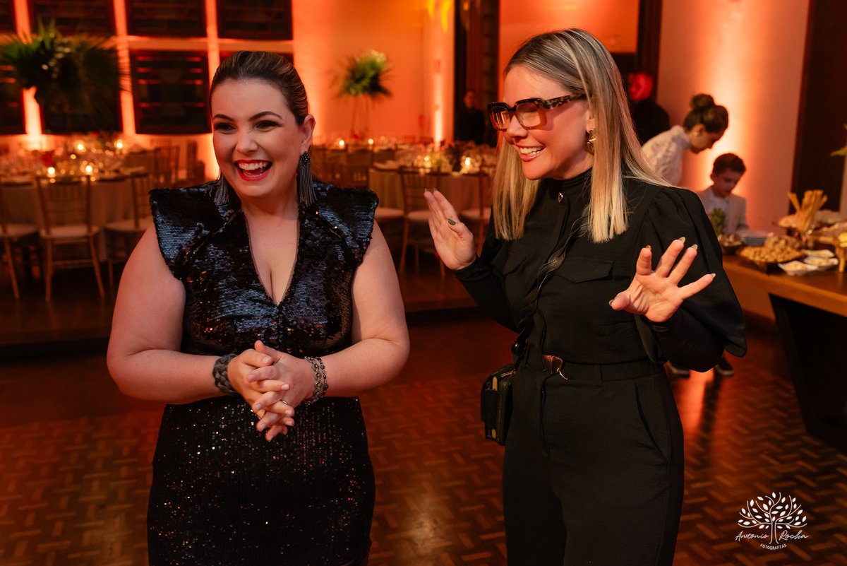 40 Anos - Luciana Cunha - Comemorar - Amigos - Familiares - Clube Dunas - Pelotas - Dra. Luciana Cunha - Jukebox - Músicas Atuais - Clássicos dos Anos 90 - Dançaram - Vida - Fotografia - Sorriso - Abraço -  Fotos - Emoções - Antonio Rocha Fotografias