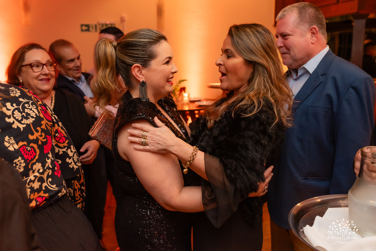 40 Anos - Luciana Cunha - Comemorar - Amigos - Familiares - Clube Dunas - Pelotas - Dra. Luciana Cunha - Jukebox - Músicas Atuais - Clássicos dos Anos 90 - Dançaram - Vida - Fotografia - Sorriso - Abraço -  Fotos - Emoções - Antonio Rocha Fotografias