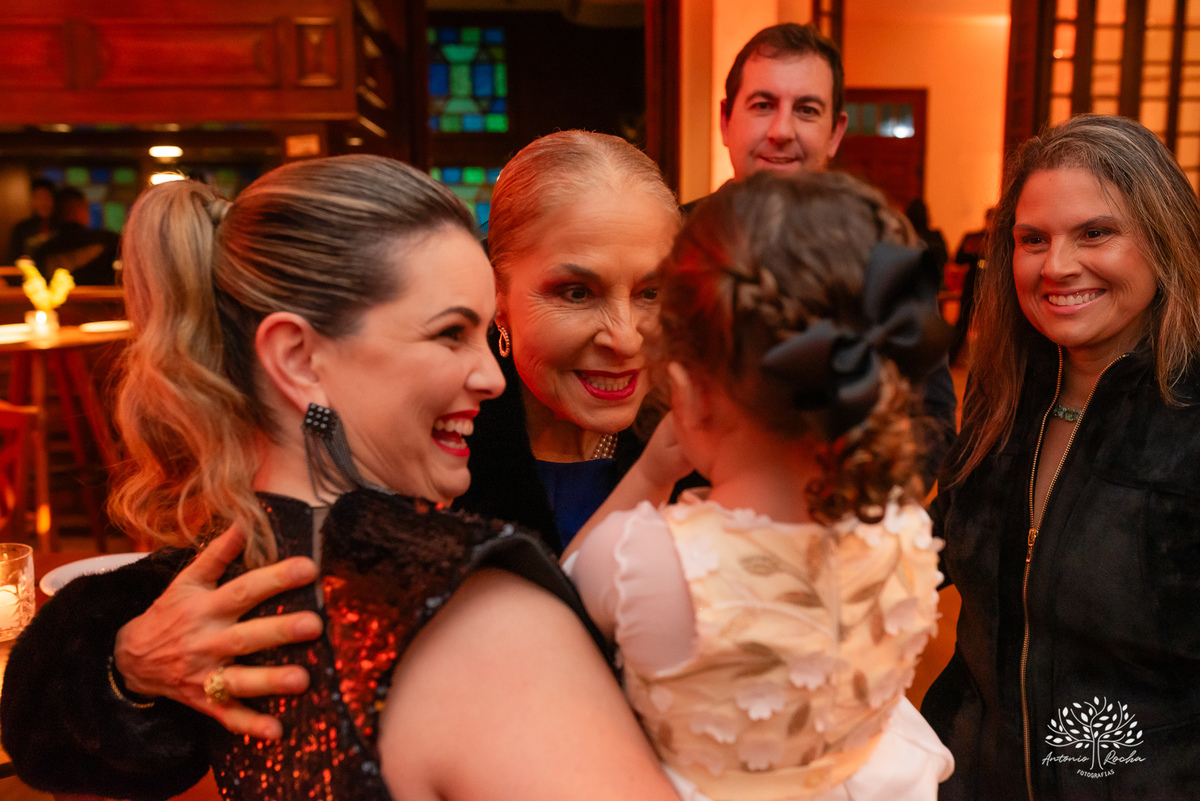 40 Anos - Luciana Cunha - Comemorar - Amigos - Familiares - Clube Dunas - Pelotas - Dra. Luciana Cunha - Jukebox - Músicas Atuais - Clássicos dos Anos 90 - Dançaram - Vida - Fotografia - Sorriso - Abraço -  Fotos - Emoções - Antonio Rocha Fotografias