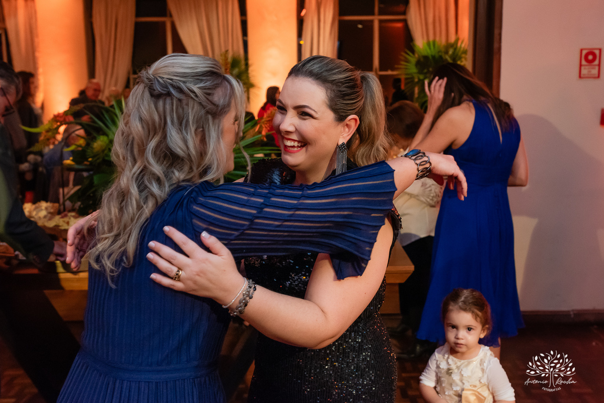 40 Anos - Luciana Cunha - Comemorar - Amigos - Familiares - Clube Dunas - Pelotas - Dra. Luciana Cunha - Jukebox - Músicas Atuais - Clássicos dos Anos 90 - Dançaram - Vida - Fotografia - Sorriso - Abraço -  Fotos - Emoções - Antonio Rocha Fotografias