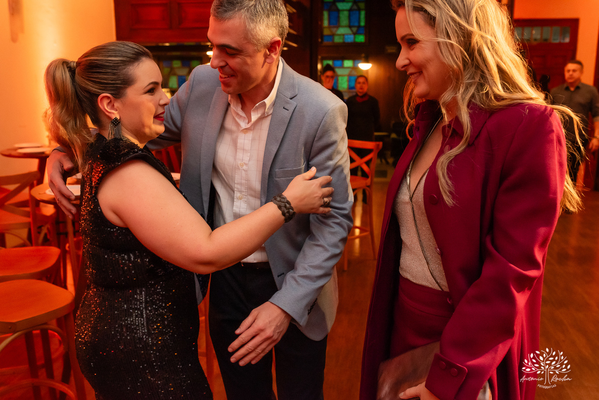 40 Anos - Luciana Cunha - Comemorar - Amigos - Familiares - Clube Dunas - Pelotas - Dra. Luciana Cunha - Jukebox - Músicas Atuais - Clássicos dos Anos 90 - Dançaram - Vida - Fotografia - Sorriso - Abraço -  Fotos - Emoções - Antonio Rocha Fotografias