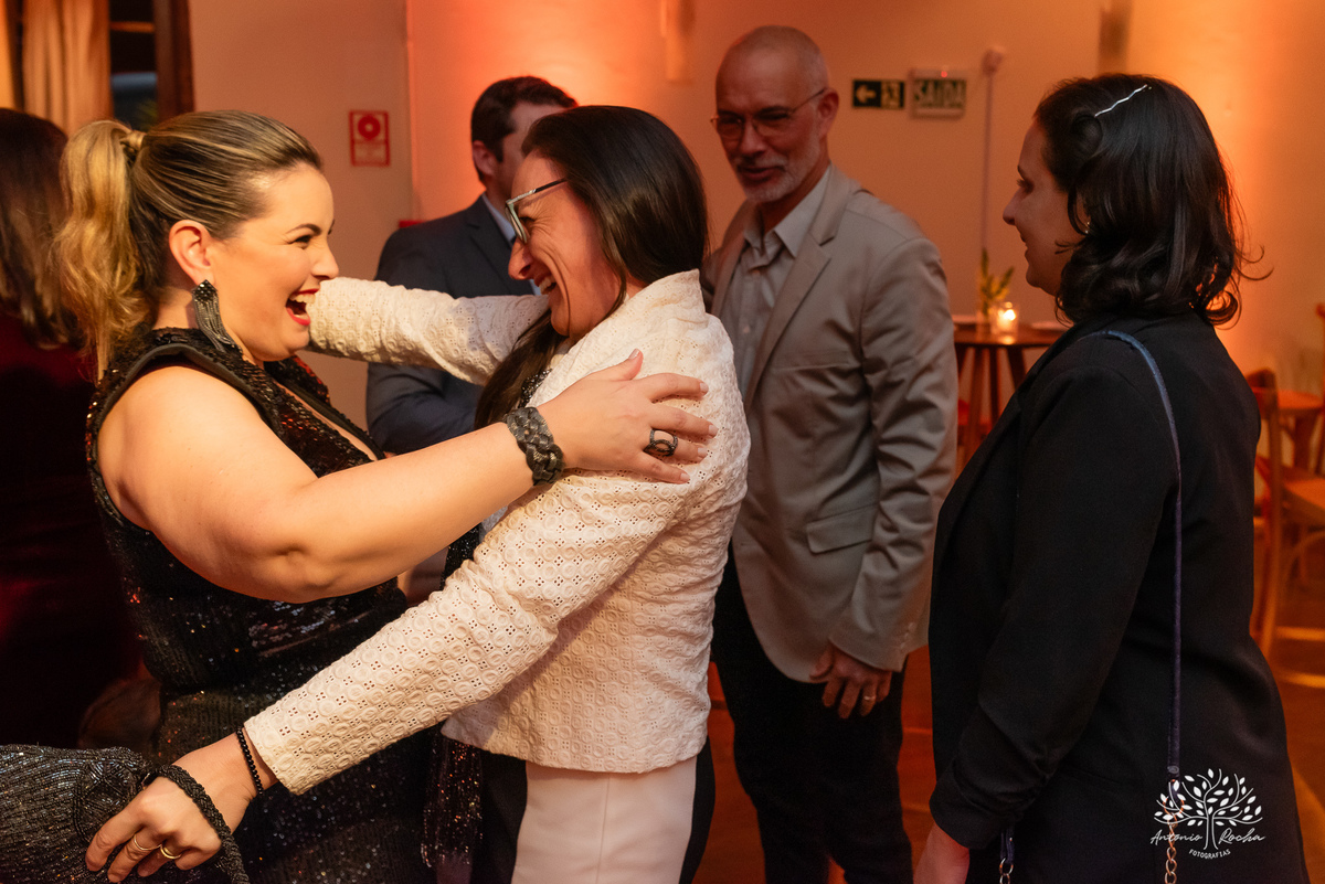 40 Anos - Luciana Cunha - Comemorar - Amigos - Familiares - Clube Dunas - Pelotas - Dra. Luciana Cunha - Jukebox - Músicas Atuais - Clássicos dos Anos 90 - Dançaram - Vida - Fotografia - Sorriso - Abraço -  Fotos - Emoções - Antonio Rocha Fotografias