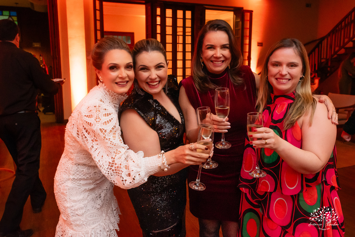 40 Anos - Luciana Cunha - Comemorar - Amigos - Familiares - Clube Dunas - Pelotas - Dra. Luciana Cunha - Jukebox - Músicas Atuais - Clássicos dos Anos 90 - Dançaram - Vida - Fotografia - Sorriso - Abraço -  Fotos - Emoções - Antonio Rocha Fotografias