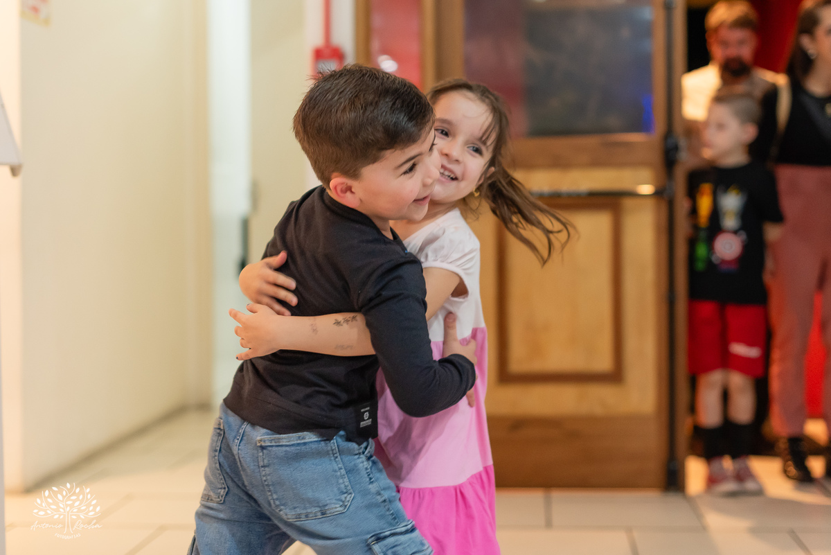 aniversário infantil - festa de aniversário - fotografia infantil - ensaio fotográfico - fotógrafo profissional - diversão no playground - fotos com os convidados - registro de momentos - confiança no fotógrafo - Antonio Rocha Fotografias-Pelotas