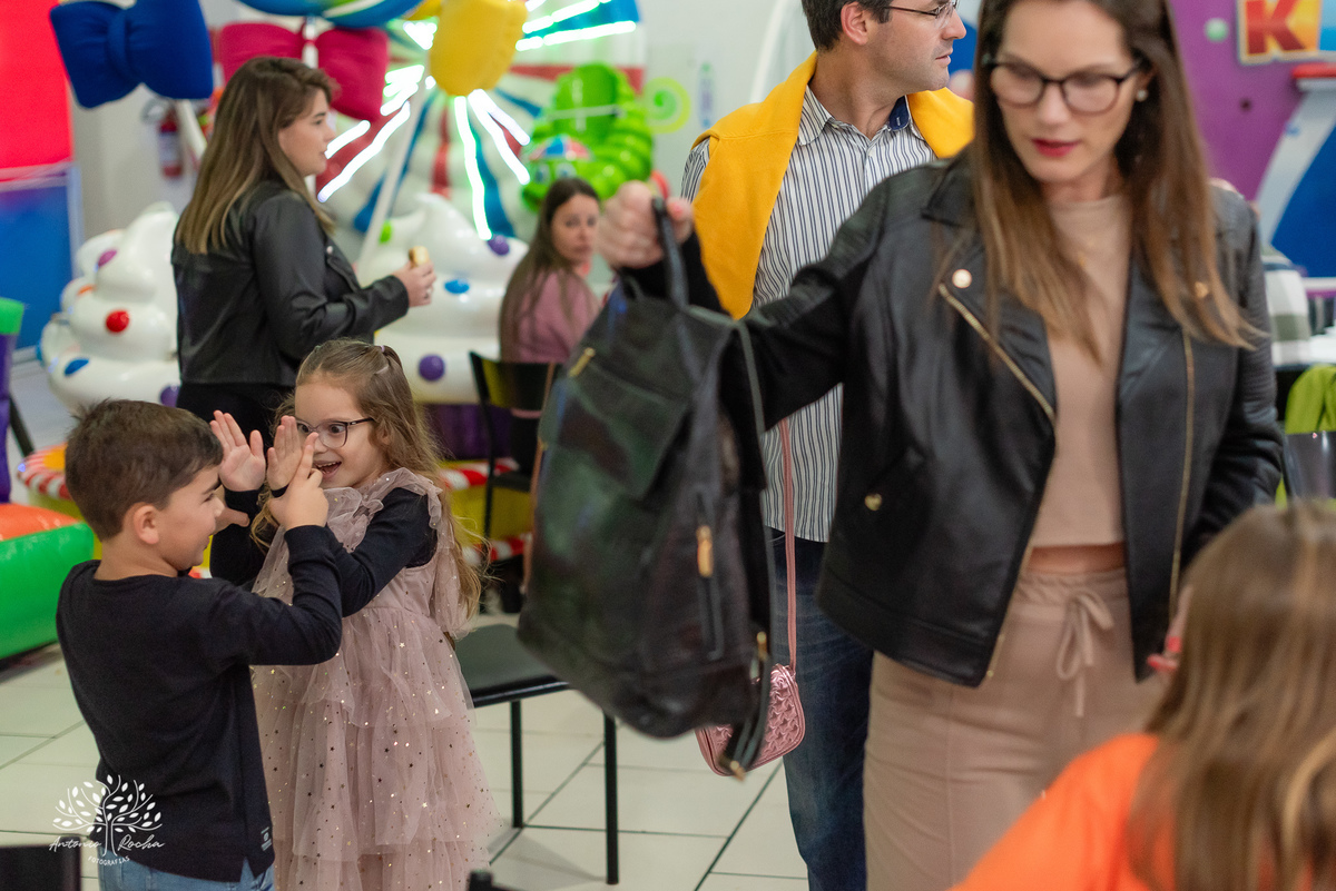 aniversário infantil - festa de aniversário - fotografia infantil - ensaio fotográfico - fotógrafo profissional - diversão no playground - fotos com os convidados - registro de momentos - confiança no fotógrafo - Antonio Rocha Fotografias-Pelotas